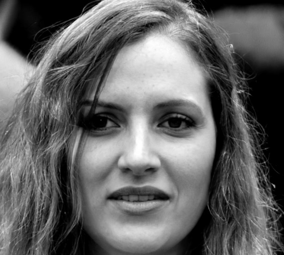 Portrait de Sophie Martinez, experte en analyse financière